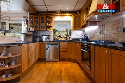 Prodej rodinného domu, 300 m² - 6