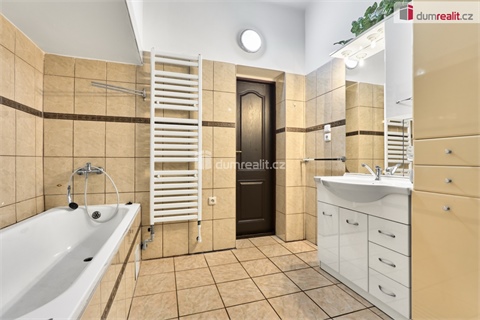 Prodej rodinného domu, 286 m² - 22