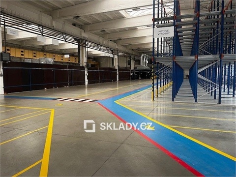 Pronájem skladu / haly, 1 100 m² 2