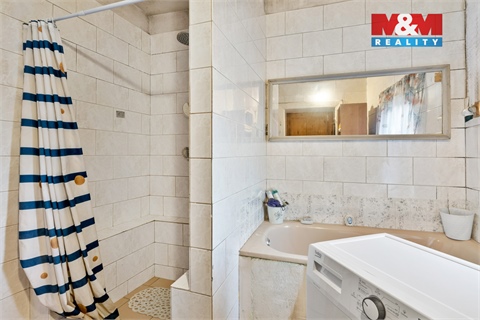 Prodej rodinného domu, 242 m² - 14