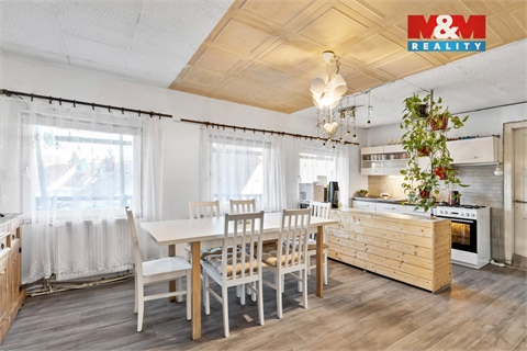 Prodej rodinného domu, 242 m² - 8