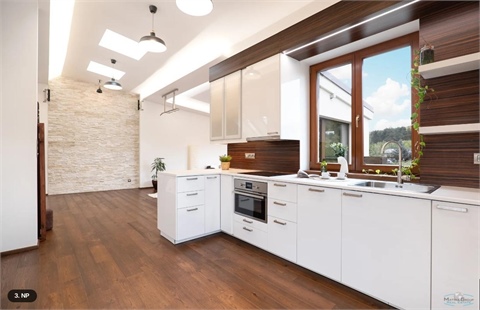 Prodej rodinného domu, 220 m² - 12