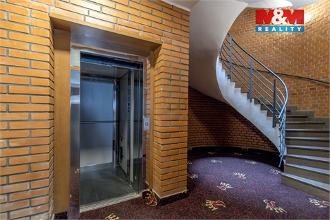 Prodej restaurace, 2 100 m² 14