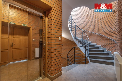 Prodej restaurace, 2 100 m² 8