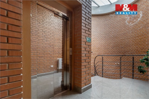 Prodej restaurace, 2 100 m² 12