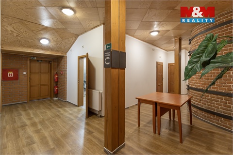 Prodej restaurace, 2 100 m² 10