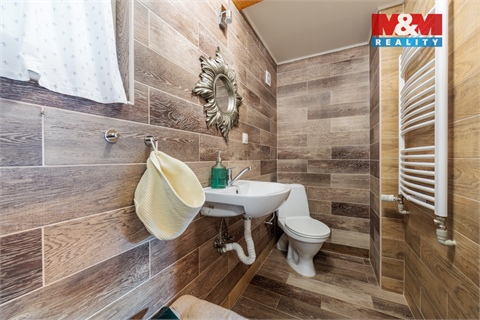 Prodej rodinného domu, 228 m² - 10