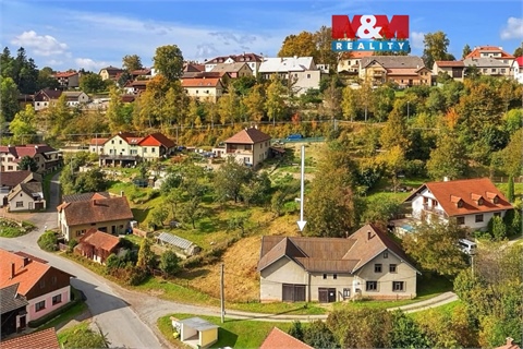 Prodej stavebního pozemku, 1 032 m² 0