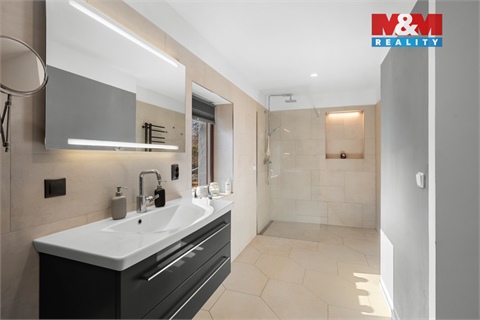 Prodej rodinného domu, 228 m² - 0