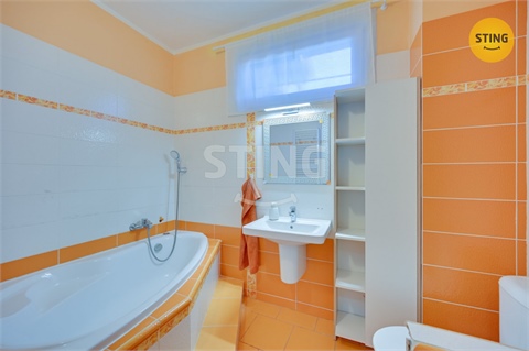 Prodej rodinného domu, 200 m² 16