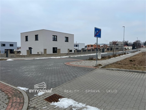 Prodej stavebního pozemku, 930 m² 0