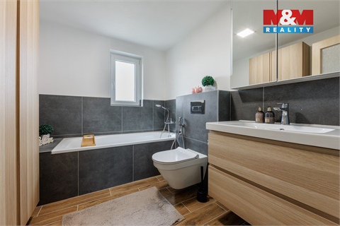 Prodej rodinného domu, 182 m² 2