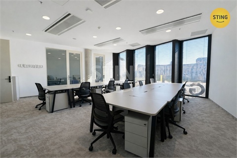 Pronájem kanceláře, 4 400 m² - 8