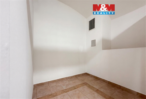 Pronájem skladu / haly, 4 m² 0