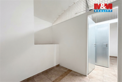 Pronájem skladu / haly, 2 m² - 2