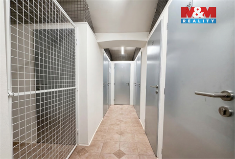 Pronájem skladu / haly, 2 m² - 4