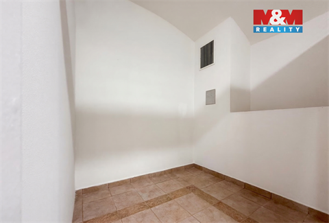 Pronájem skladu / haly, 2 m² - 0