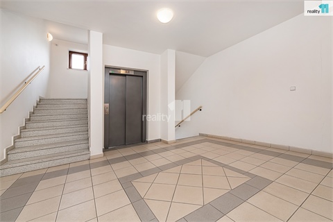 Pronájem bytu 2kk, 78 m² 22