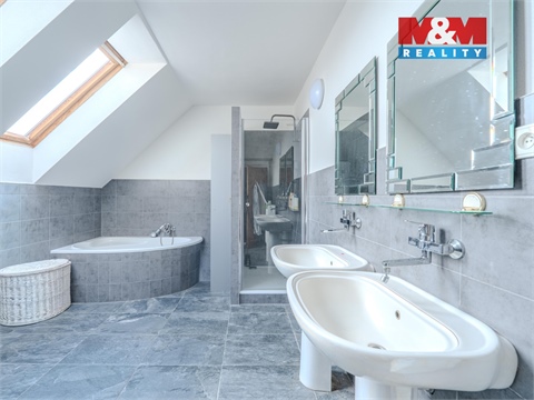 Prodej rodinného domu, 300 m² - 16