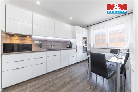 Prodej rodinného domu, 290 m² 14