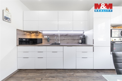 Prodej rodinného domu, 290 m² 16