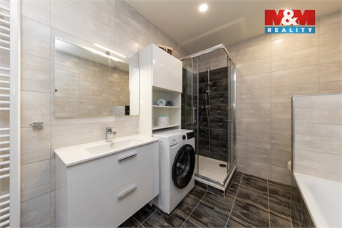 Prodej rodinného domu, 290 m² - 18