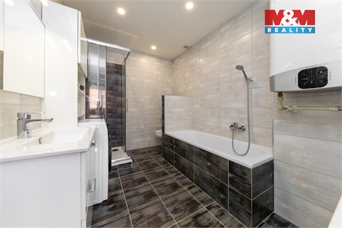 Prodej rodinného domu, 290 m² 18