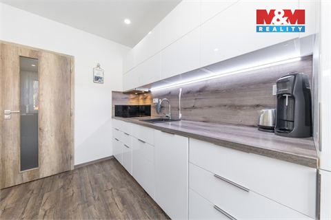 Prodej rodinného domu, 290 m² - 14