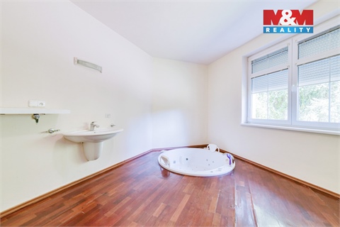 Prodej rodinného domu, 232 m² 10