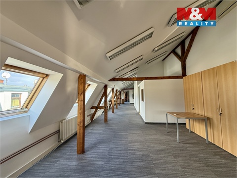 Pronájem kanceláře, 275 m² 2