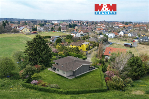 Prodej stavebního pozemku, 1 016 m² 0