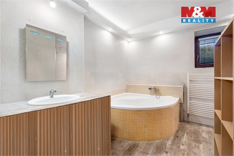 Prodej rodinného domu, 300 m² 6