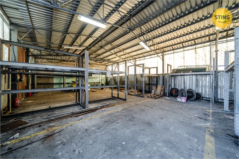 Pronájem skladu / haly, 200 m² 0