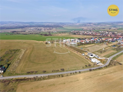 Prodej stavebního pozemku, 1 215 m² 2