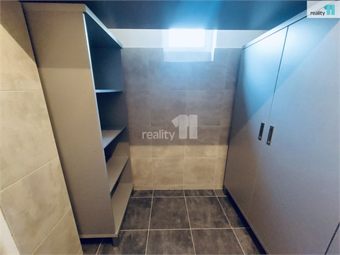 Prodej bytu 3kk, 73 m² - 28