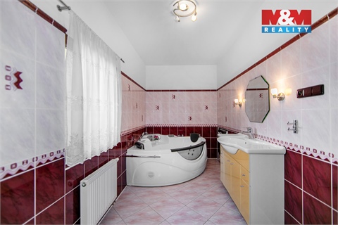 Prodej rodinného domu, 230 m² 10