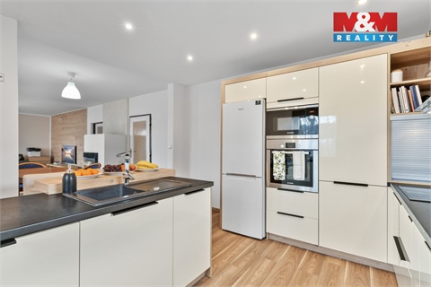 Prodej rodinného domu, 212 m² 14