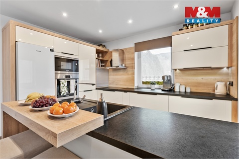 Prodej rodinného domu, 212 m² 2