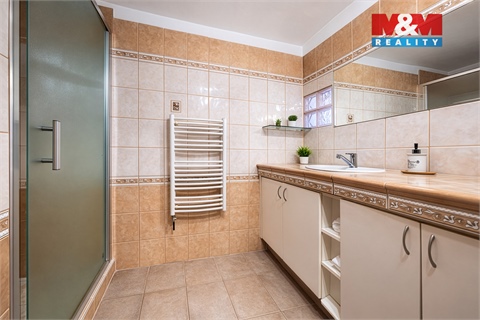 Prodej rodinného domu, 300 m² 6