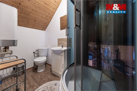 Prodej rodinného domu, 300 m² 18