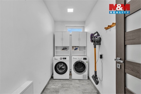 Prodej rodinného domu, 225 m² 16