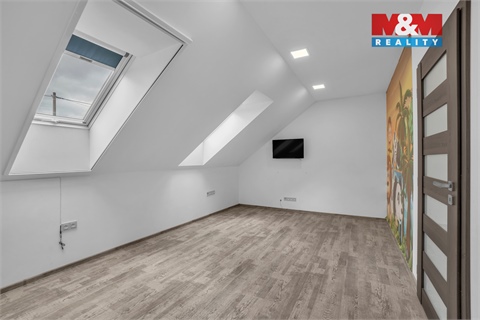 Prodej rodinného domu, 225 m² - 20