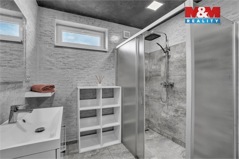 Prodej rodinného domu, 225 m² - 10