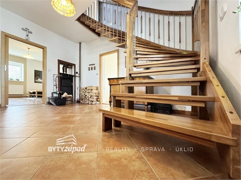 Prodej rodinného domu, 180 m² 0