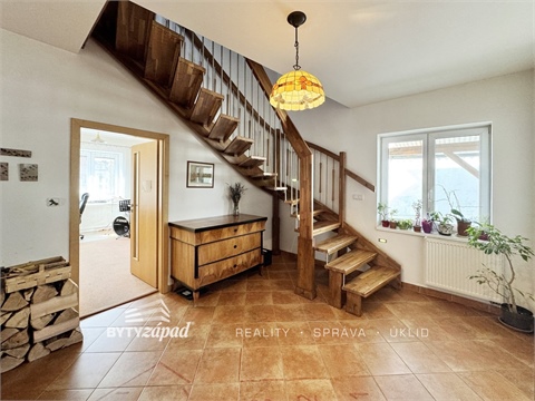 Prodej rodinného domu, 180 m² - 0