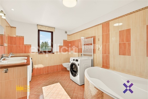 Prodej rodinného domu, 239 m² - 4