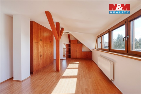 Prodej rodinného domu, 271 m² 2