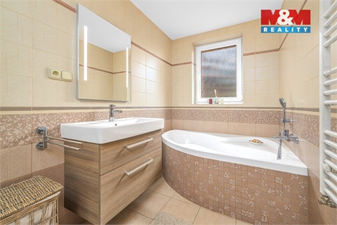 Prodej rodinného domu, 139 m² - 6