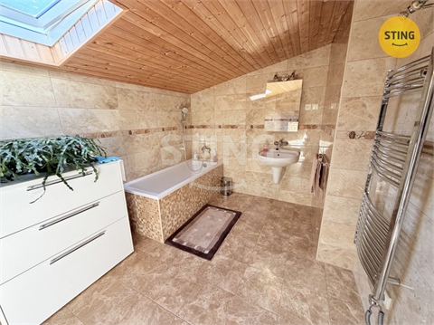 Prodej rodinného domu, 337 m² 16