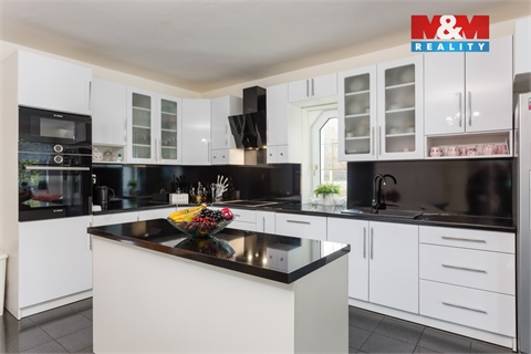 Prodej rodinného domu, 350 m² - 2